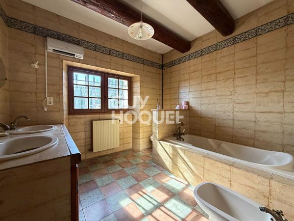 Maison Le Thor 210 m² sur 2246 m² de terrain en campagne