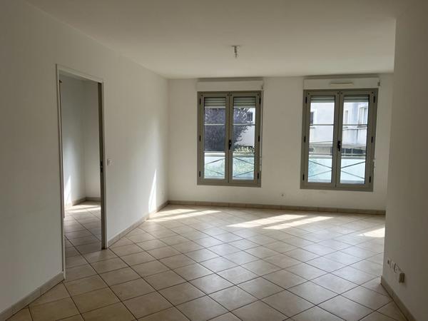 COMBS LA VILLE : appartement de 3 pièces (64 m²) à louer