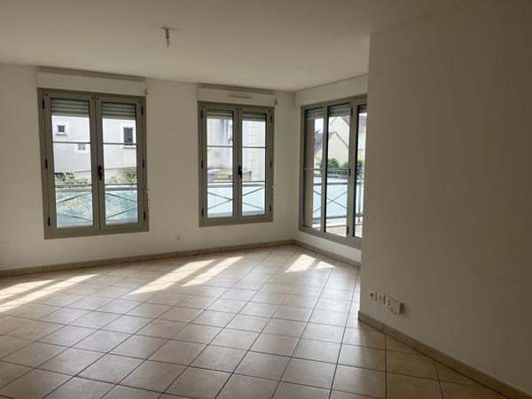 COMBS LA VILLE : appartement de 3 pièces (64 m²) à louer
