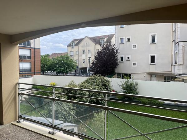 COMBS LA VILLE : appartement de 3 pièces (64 m²) à louer
