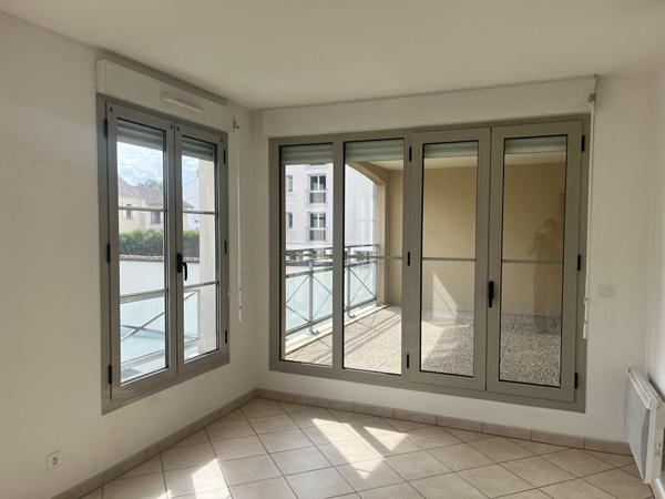 COMBS LA VILLE : appartement de 3 pièces (64 m²) à louer