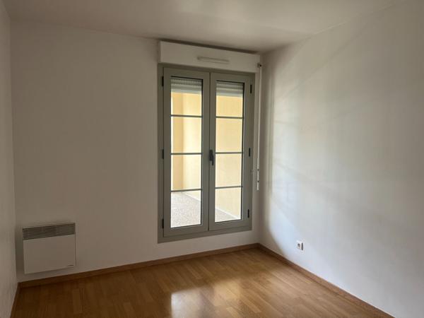 COMBS LA VILLE : appartement de 3 pièces (64 m²) à louer