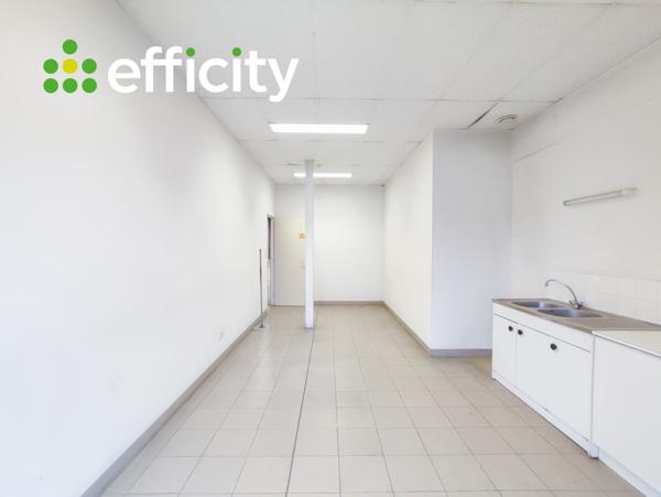 Local Commercial 5 pièces - 550 m²