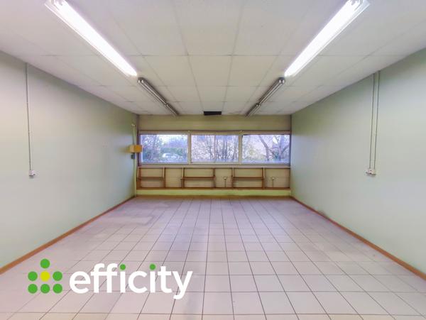 Local Commercial 5 pièces - 550 m²