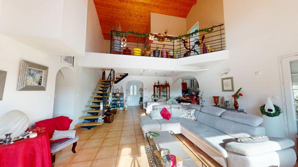 PUJAUDRAN - Villa T6 - 170m2 5 chambres avec piscine et double garage sur 4100m²