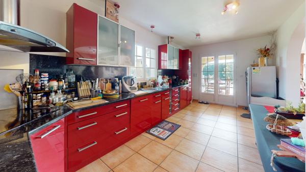 PUJAUDRAN - Villa T6 - 170m2 5 chambres avec piscine et double garage sur 4100m²