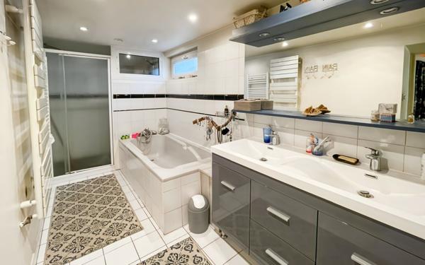 Maison à vendre    5 pièces • 157 m2 Cantenay-Épinard