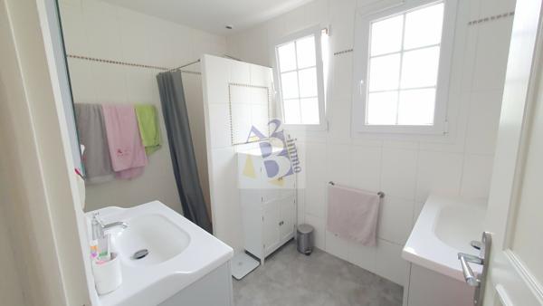Vente maison de ville Angouleme (16000), 153.00m² avec 6 pièce(s) dont 3 chambre(s). Agence Allard Brimeaud