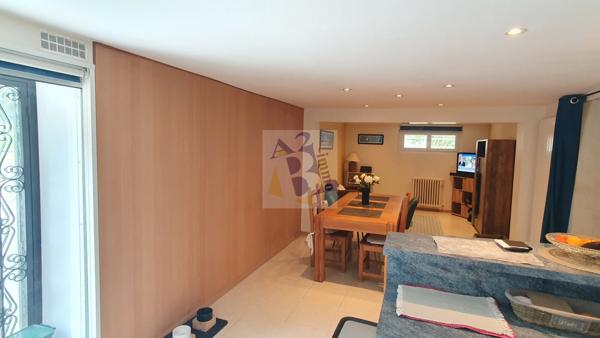Vente maison de ville Angouleme (16000), 153.00m² avec 6 pièce(s) dont 3 chambre(s). Agence Allard Brimeaud