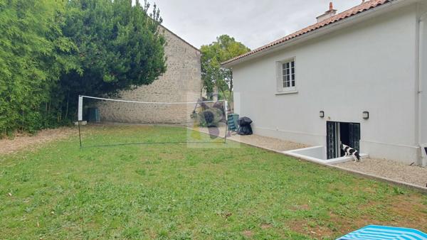 Vente maison de ville Angouleme (16000), 153.00m² avec 6 pièce(s) dont 3 chambre(s). Agence Allard Brimeaud