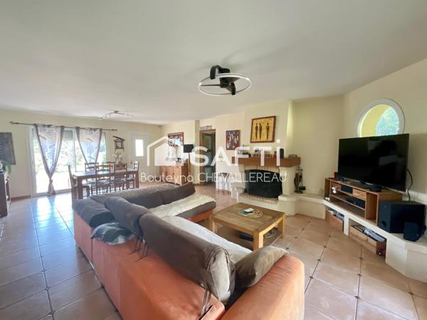 Sur parcelle de 2,5ha, maison avec garage attenant, carport et hangar séparé