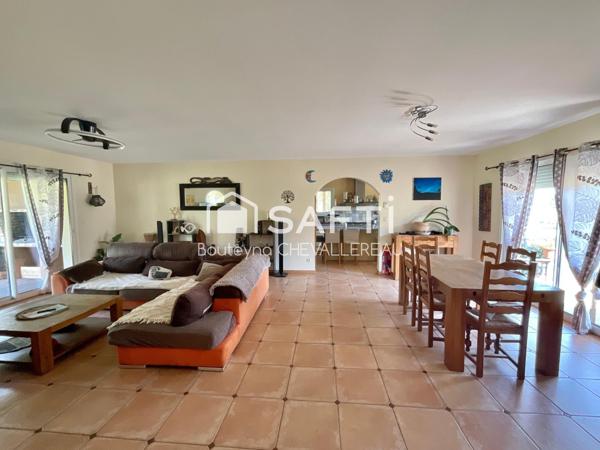 Sur parcelle de 2,5ha, maison avec garage attenant, carport et hangar séparé