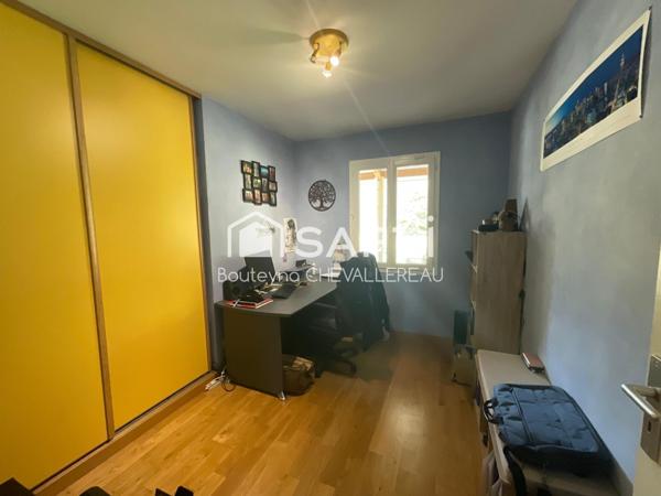 Sur parcelle de 2,5ha, maison avec garage attenant, carport et hangar séparé