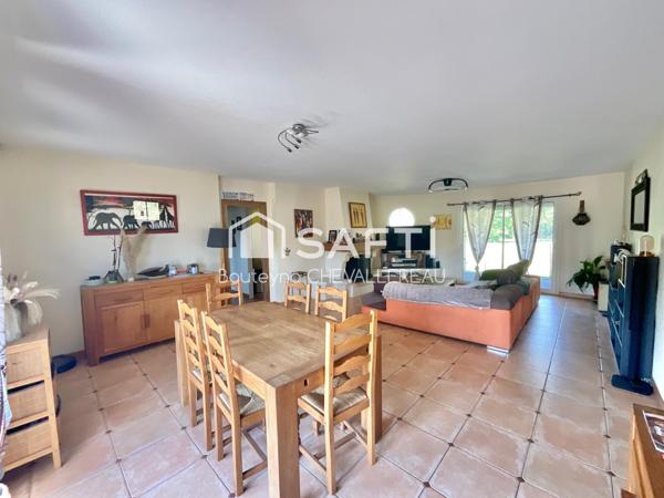 Sur parcelle de 2,5ha, maison avec garage attenant, carport et hangar séparé