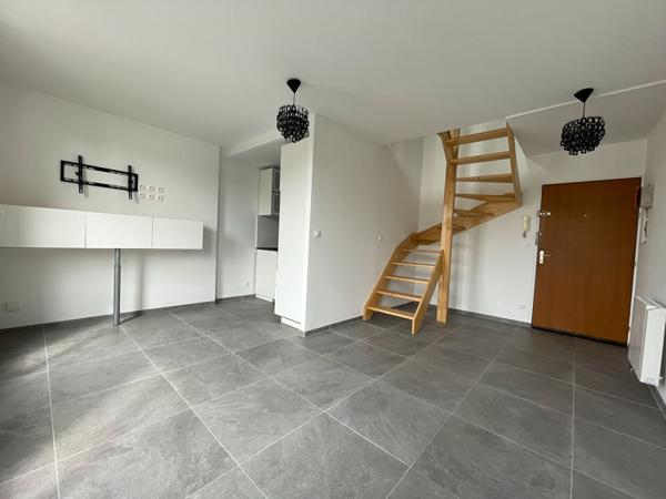 PROCHE GARE DE MELUN - F2 MEUBLÉ en DUPLEX 46 m2 avec box