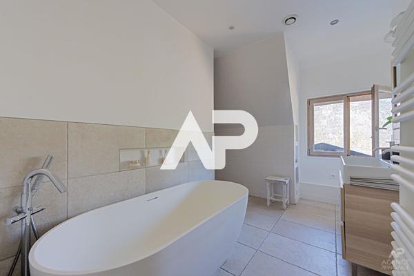Maison Rueil Malmaison 10 pièce(s) 270 m2 2 095 000 € **  - Référence  19926