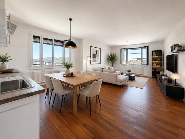 Vente                                                      Appartement
                        
                     3 pièces                      72 m2                     à Lyon 9