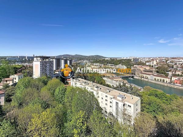 Vente                                                      Appartement
                        
                     3 pièces                      72 m2                     à Lyon 9