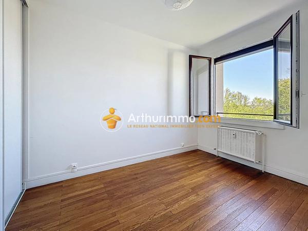 Vente                                                      Appartement
                        
                     3 pièces                      72 m2                     à Lyon 9