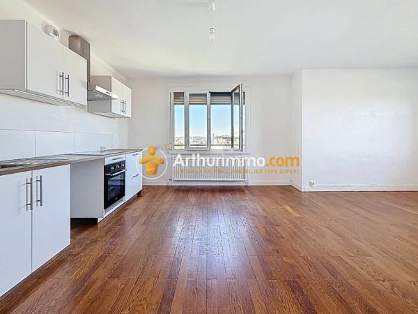 Vente                                                      Appartement
                        
                     3 pièces                      72 m2                     à Lyon 9