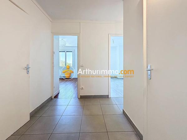Vente                                                      Appartement
                        
                     3 pièces                      72 m2                     à Lyon 9