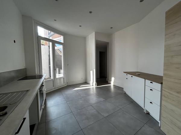 Appartement T4 - 89.98m² - totalement rénové avec terrasse - ANNONAY