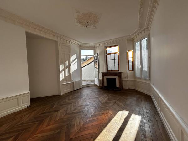 Appartement T4 - 89.98m² - totalement rénové avec terrasse - ANNONAY