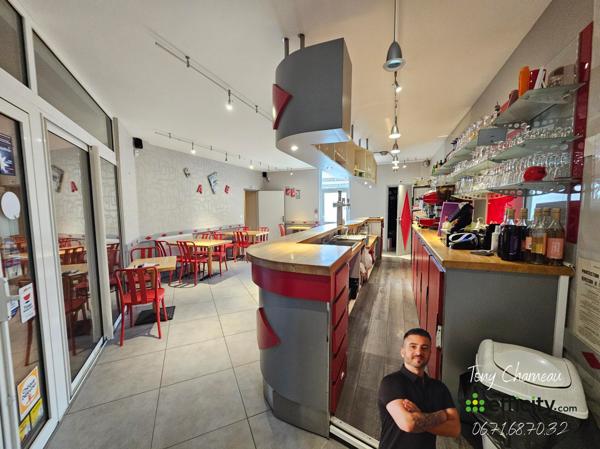 Local Commercial 5 pièces - 880 m²