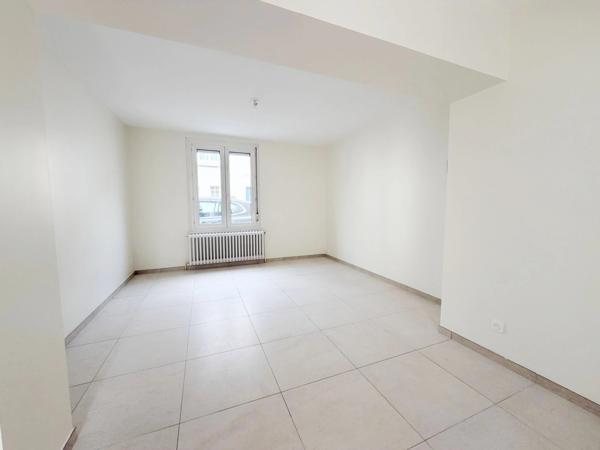 Maison entièrement rénovée - 3 chambres - Jardin plein sud - Saint-Pavin