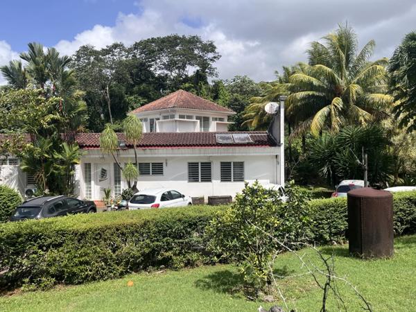 FORT-DE-FRANCE – Villa avec piscine et bungalow indépendant