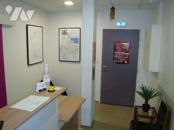 SAINT-ALBAN : local professionnel ou commercial,  2014, 100 m2, 1er étage, loué 950E/mois.