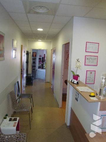 SAINT-ALBAN : local professionnel ou commercial,  2014, 100 m2, 1er étage, loué 950E/mois.