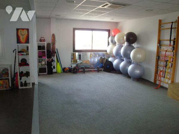 SAINT-ALBAN : local professionnel ou commercial,  2014, 100 m2, 1er étage, loué 950E/mois.