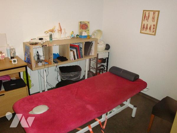 SAINT-ALBAN : local professionnel ou commercial,  2014, 100 m2, 1er étage, loué 950E/mois.