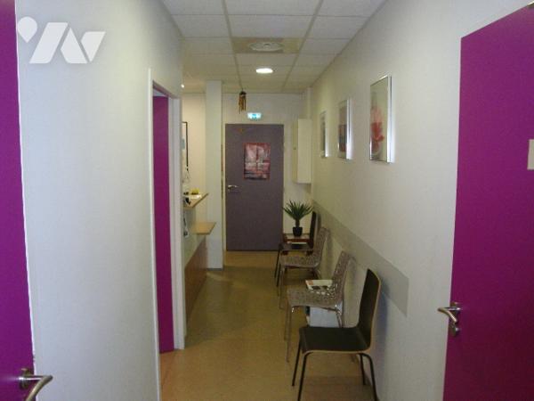 SAINT-ALBAN : local professionnel ou commercial,  2014, 100 m2, 1er étage, loué 950E/mois.