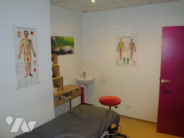 SAINT-ALBAN : local professionnel ou commercial,  2014, 100 m2, 1er étage, loué 950E/mois.