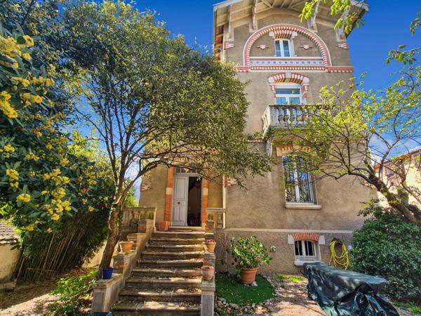 Auch (32000) Maison Bourgeoise T6 de 208m2 avec cour - Auch centre haute ville