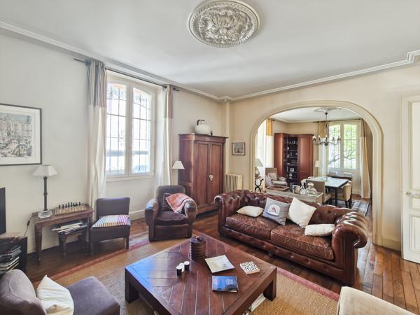 Auch (32000) Maison Bourgeoise T6 de 208m2 avec cour - Auch centre haute ville