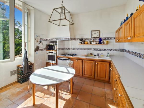 Auch (32000) Maison Bourgeoise T6 de 208m2 avec cour - Auch centre haute ville