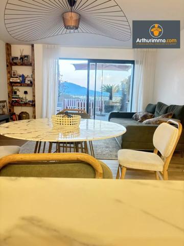 Vente                                                      Appartement
                        
                     3 pièces                      106 m2                     à Porticcio