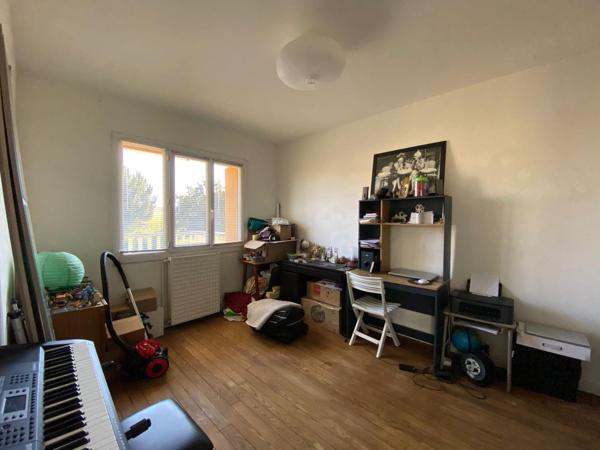 Maison lumineuse avec jardin proche centre