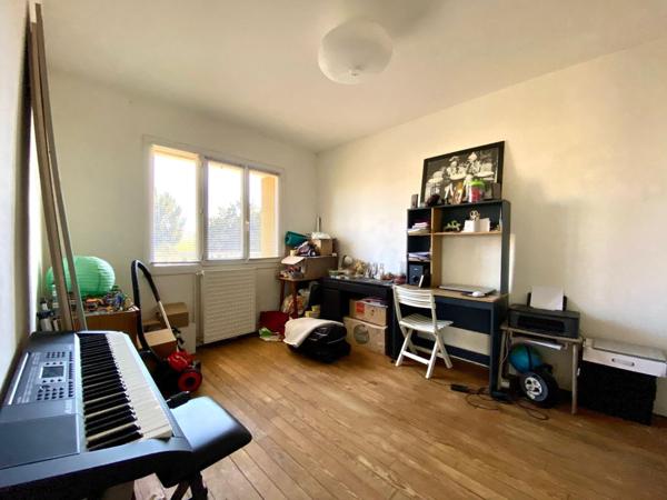 Maison lumineuse avec jardin proche centre