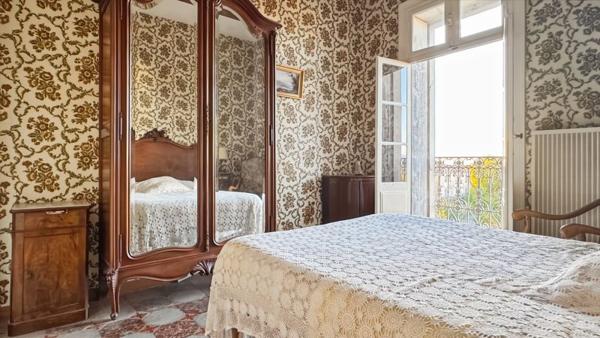 Maison10 pièce(s) 150 m2 habitable , 204m² utile+ Immense garage sur 1227m² de parcelle