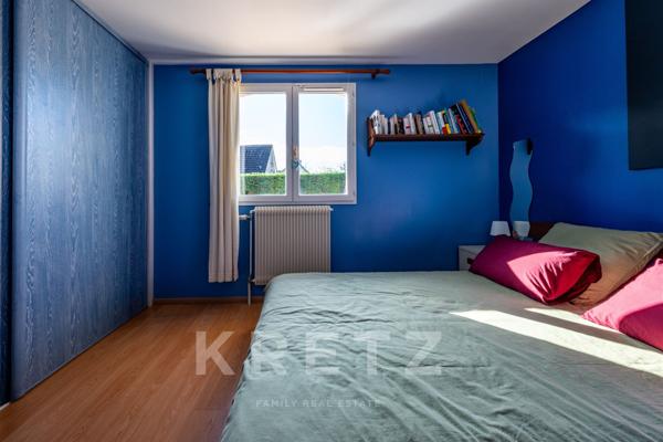 Maison de caractère récente avec jardin, piscine et sous-sol complet