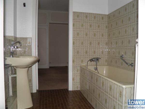 Maison
                                                                                                                                                                                                                                                                                                                        9 pièce(s)                                                                                                                                                                                                          3 chambre(s)                                                                                                                                                                                                          240  m²