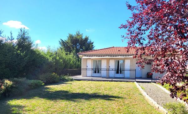 Belle villa sur un spacieux terrain arboré