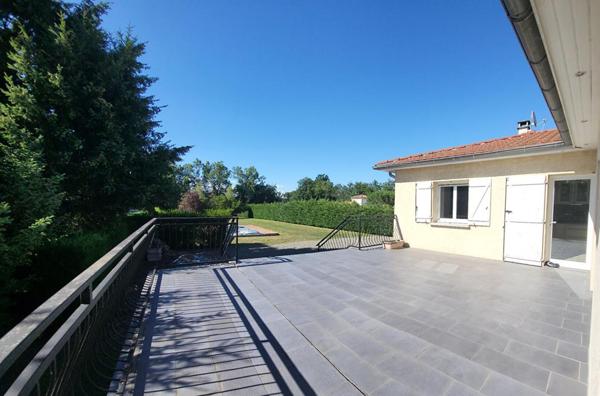 Belle villa sur un spacieux terrain arboré