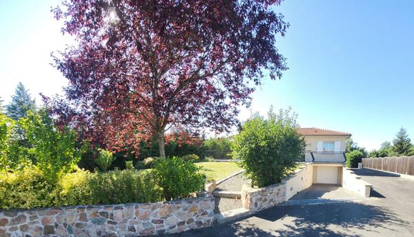Belle villa sur un spacieux terrain arboré