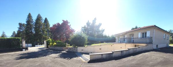 Belle villa sur un spacieux terrain arboré