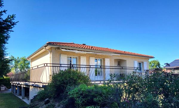 Belle villa sur un spacieux terrain arboré